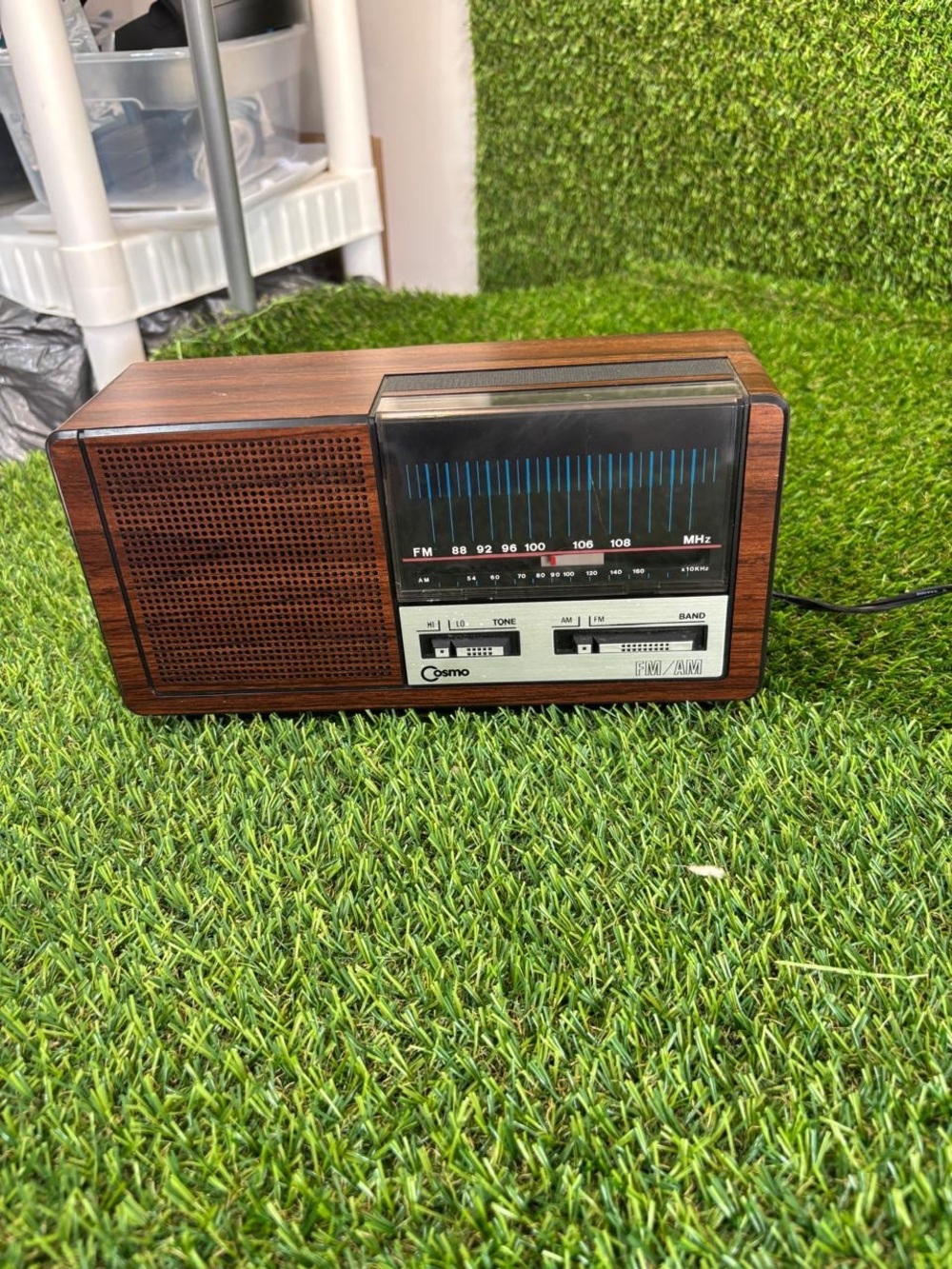Vintage Cosmo AM FM Table Top Radio Model R-2400